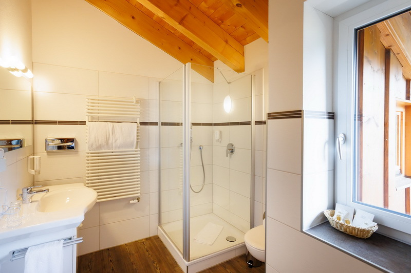 Badezimmer-im-Hotel-Sonneck