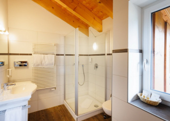 Badezimmer-im-Hotel-Sonneck
